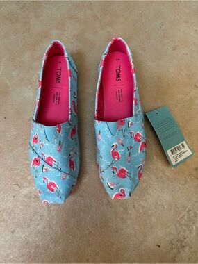 TOMS NWT Blue Flamingo Print Alpargata Slip-Ons with Pink Lining, Size 7